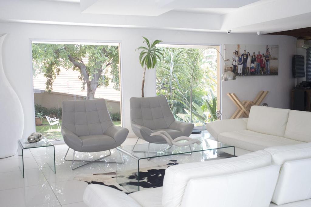 Luxury Upmarket Guesthouse 20 On 4Th Rustenburg Ngoại thất bức ảnh