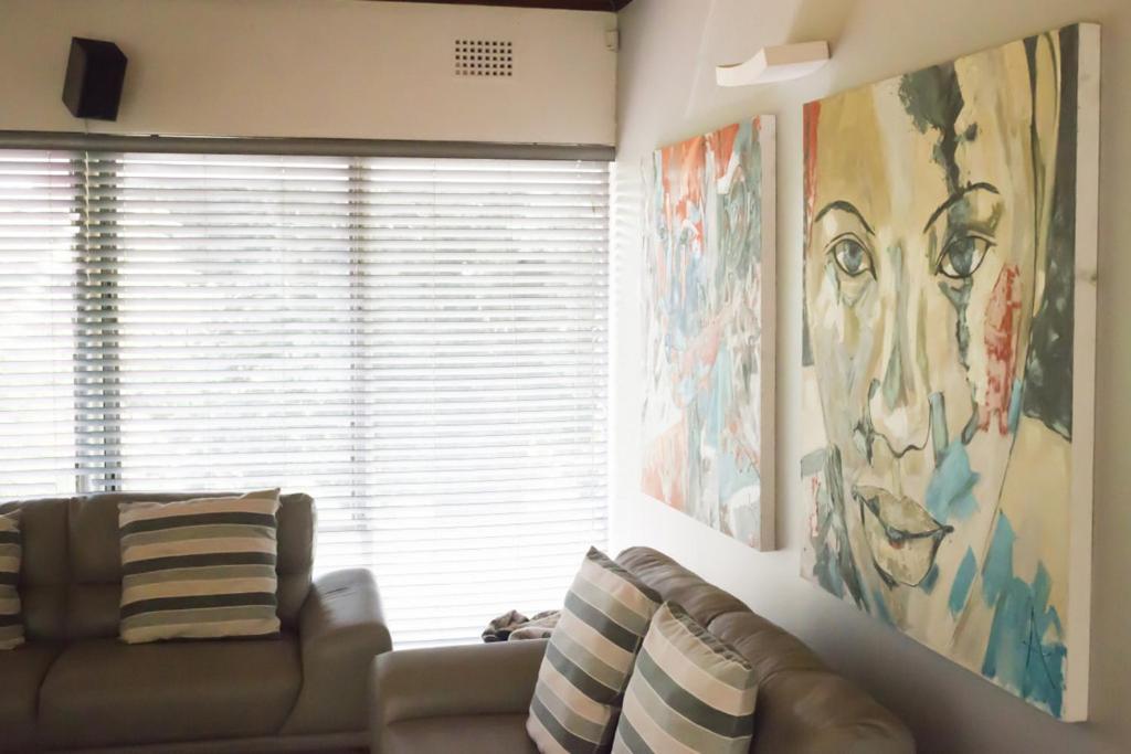 Luxury Upmarket Guesthouse 20 On 4Th Rustenburg Ngoại thất bức ảnh