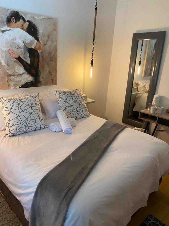 Luxury Upmarket Guesthouse 20 On 4Th Rustenburg Ngoại thất bức ảnh