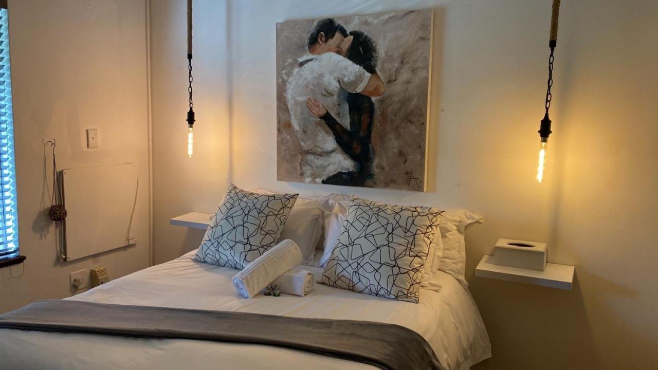 Luxury Upmarket Guesthouse 20 On 4Th Rustenburg Ngoại thất bức ảnh