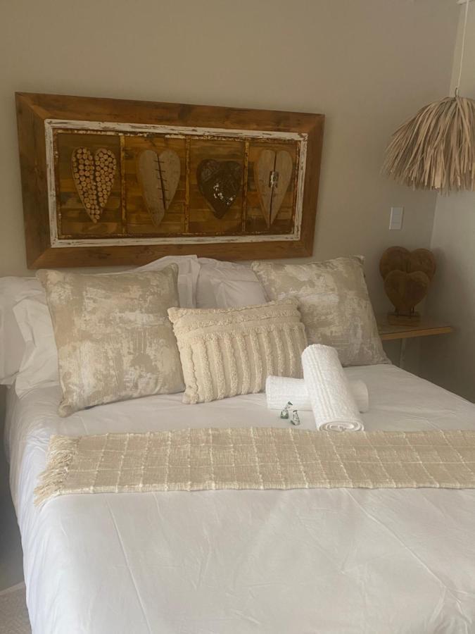 Luxury Upmarket Guesthouse 20 On 4Th Rustenburg Ngoại thất bức ảnh
