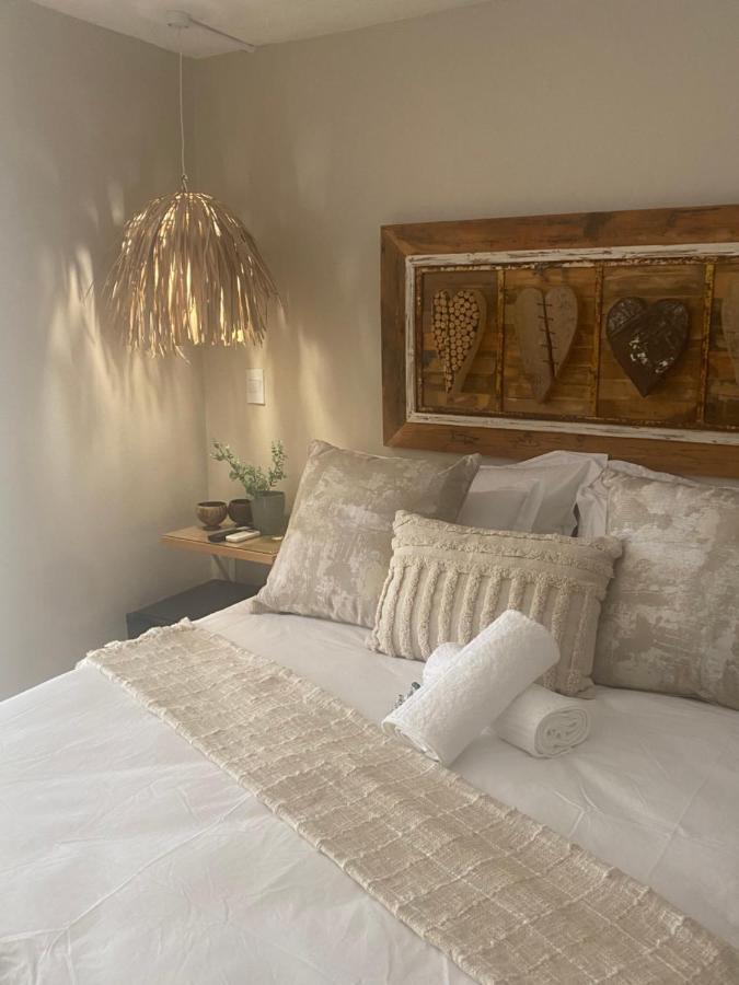 Luxury Upmarket Guesthouse 20 On 4Th Rustenburg Ngoại thất bức ảnh