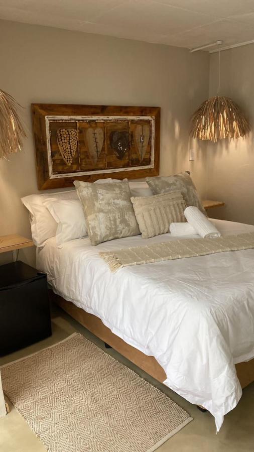 Luxury Upmarket Guesthouse 20 On 4Th Rustenburg Ngoại thất bức ảnh