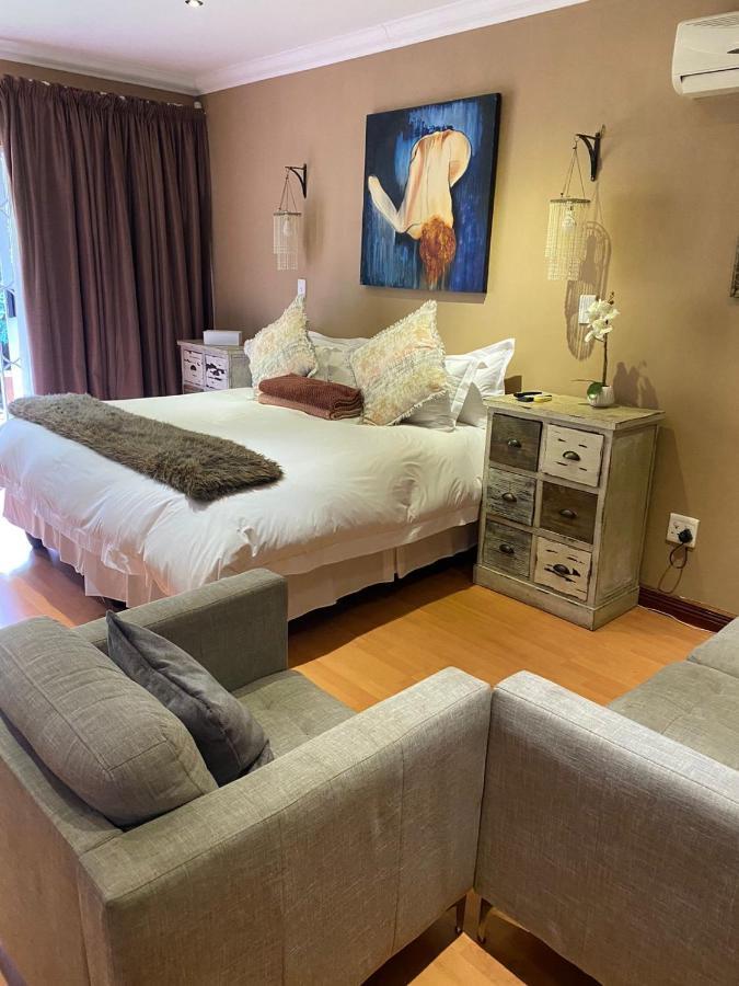 Luxury Upmarket Guesthouse 20 On 4Th Rustenburg Ngoại thất bức ảnh