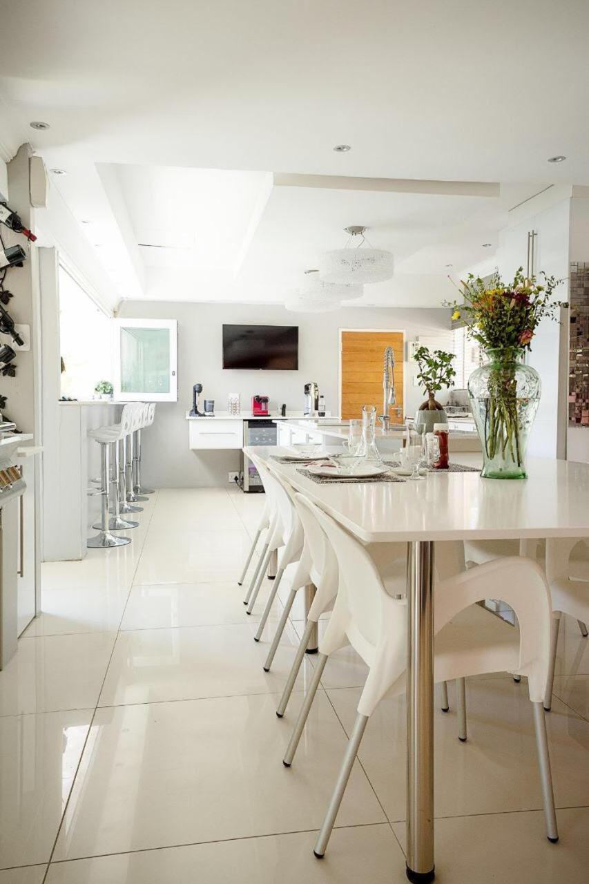 Luxury Upmarket Guesthouse 20 On 4Th Rustenburg Ngoại thất bức ảnh