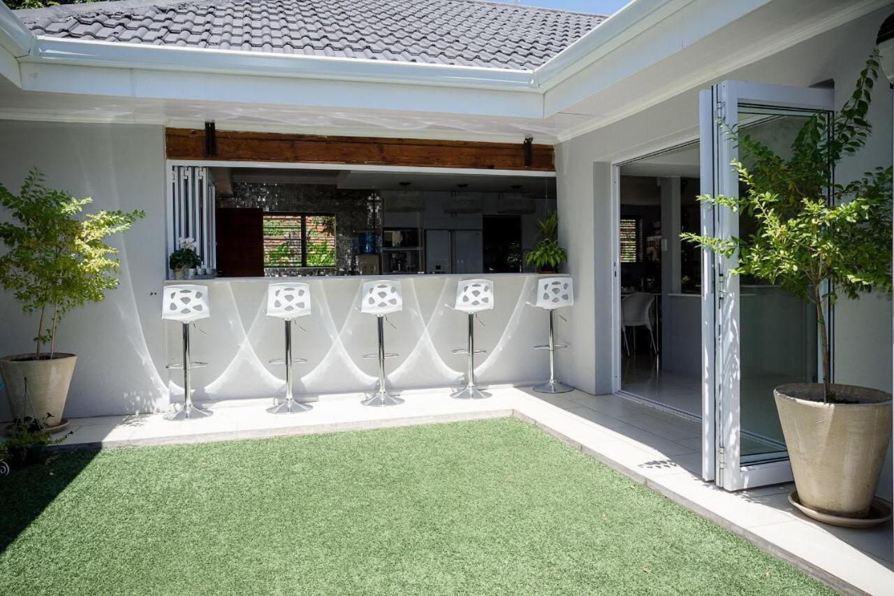 Luxury Upmarket Guesthouse 20 On 4Th Rustenburg Ngoại thất bức ảnh