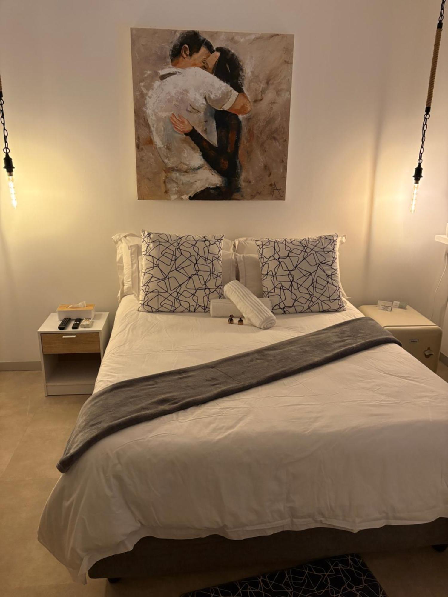 Luxury Upmarket Guesthouse 20 On 4Th Rustenburg Ngoại thất bức ảnh
