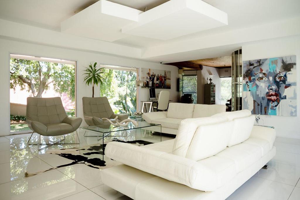 Luxury Upmarket Guesthouse 20 On 4Th Rustenburg Ngoại thất bức ảnh